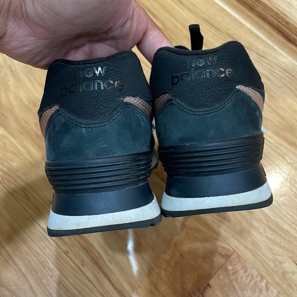 New Balance 574 Classic Sneaker suede dark charcoal gray metallic rose gold 6 - Picture 5 of 9